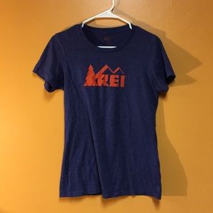 REI logo print shirt